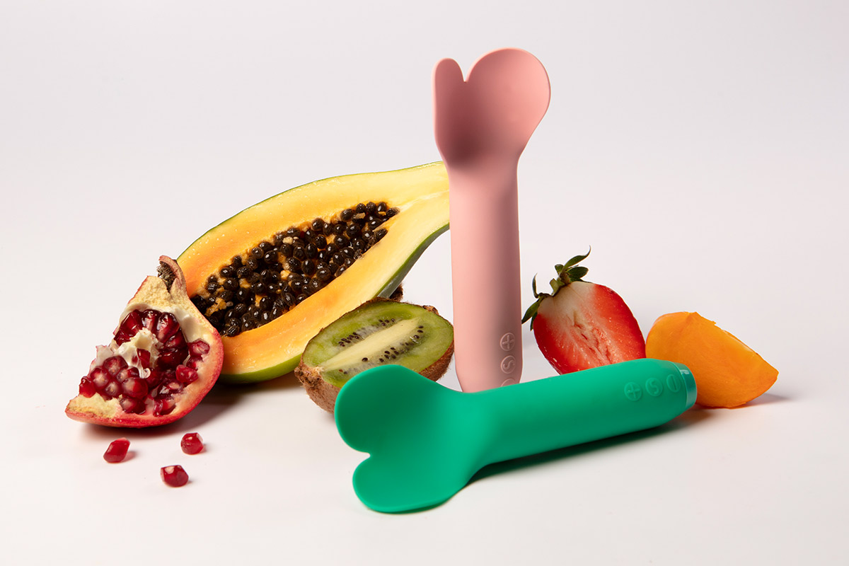 Compact lipstick vibrator with powerful bullet vibe design, perfect clit vibrator for playful clit stim and teasing.