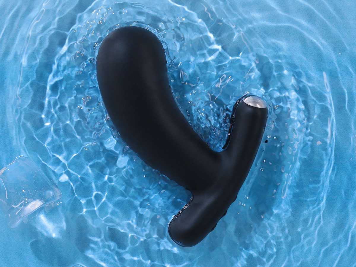 App controlled vibrating anal plug and remote vibrator – the ultimate long distance relationship sex device.