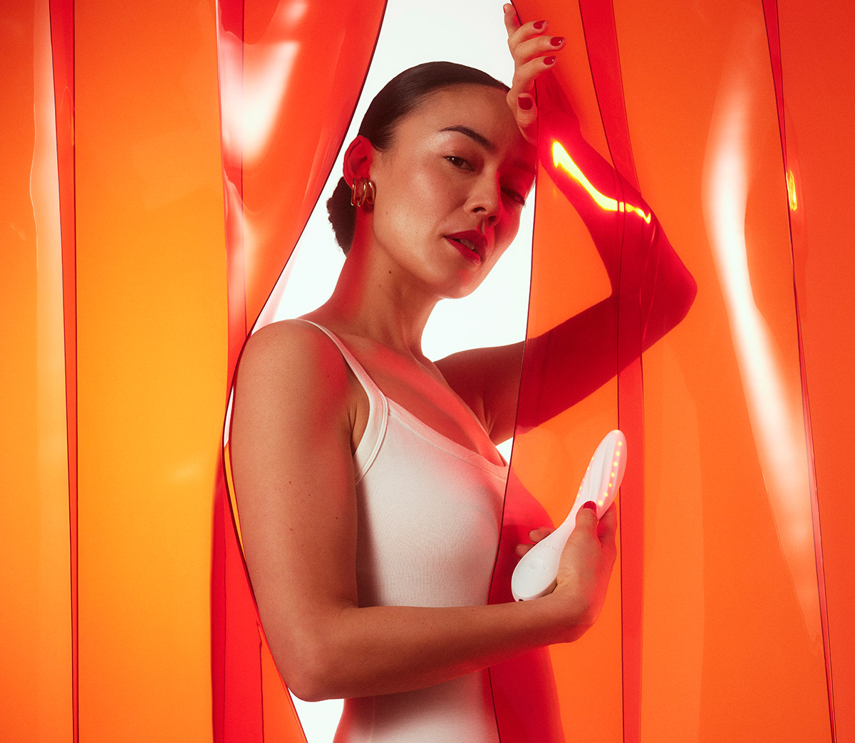 MONA Specta features ultra-soft textured ribs that distribute sensations across nerve endings for fuller stimulation.